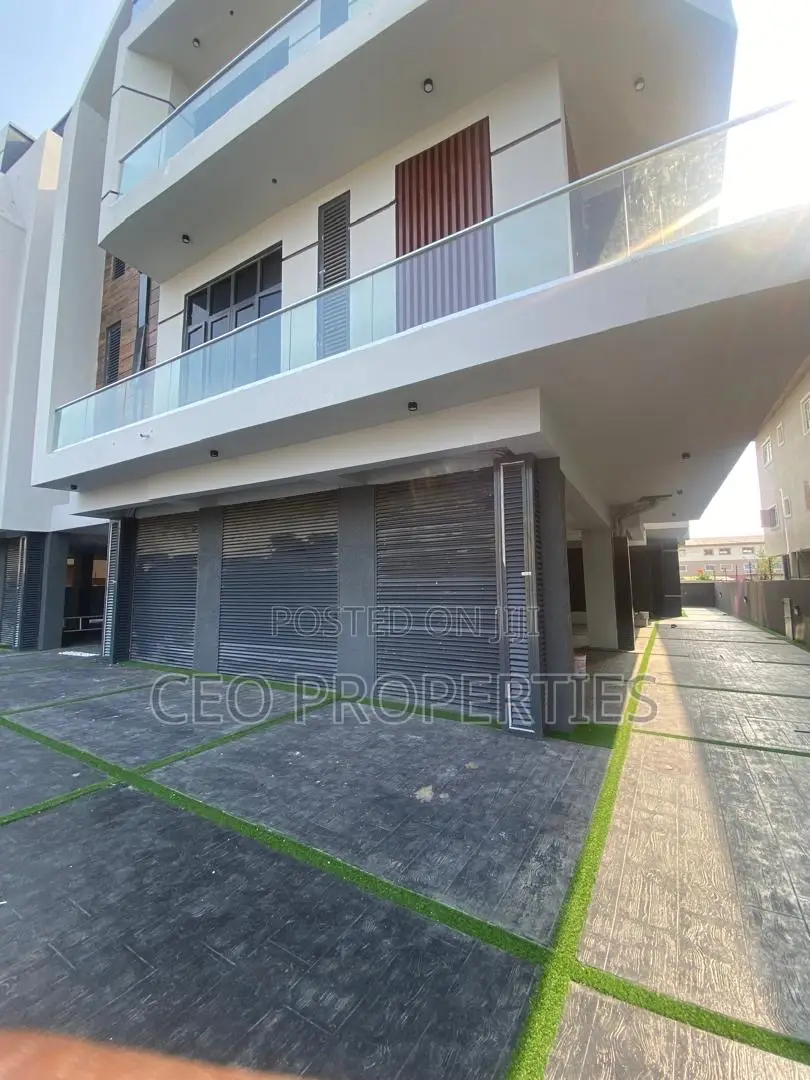 3bdrm Block of Flats in Lekki Phase1/ for rent
