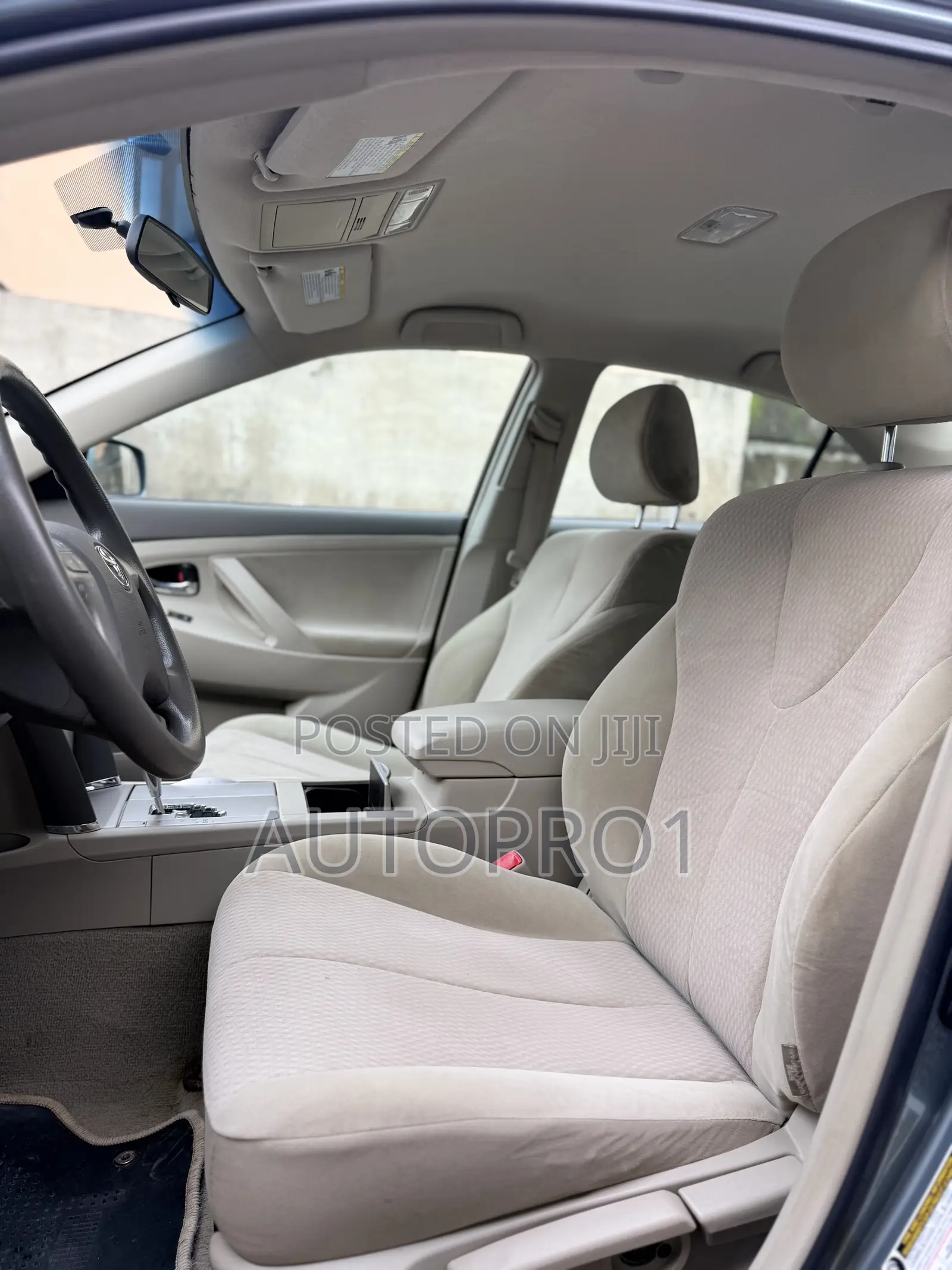 Toyota Camry LE 4dr Sedan (2.5L 4cyl 6AM) 2010