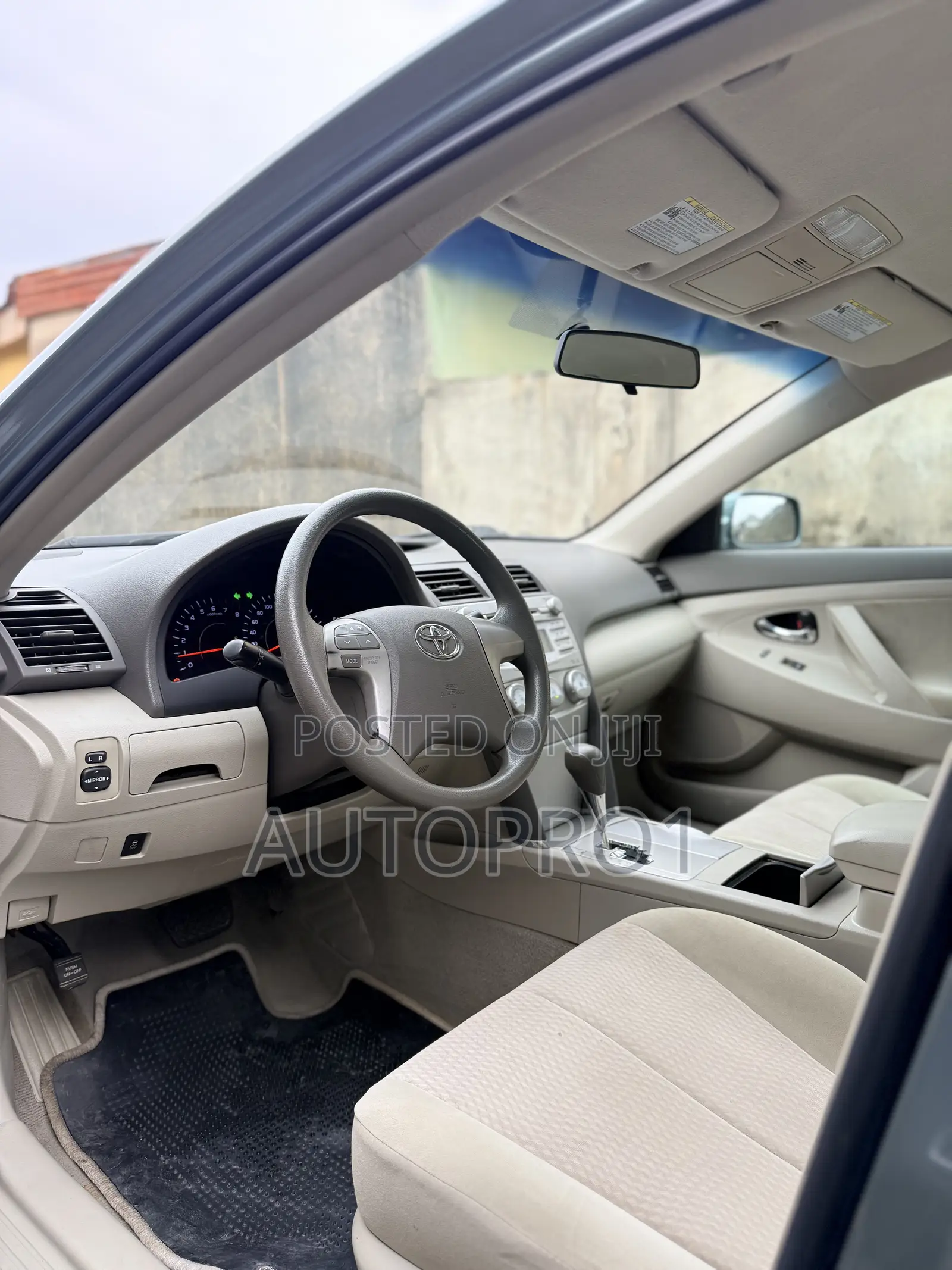 Toyota Camry LE 4dr Sedan (2.5L 4cyl 6AM) 2010