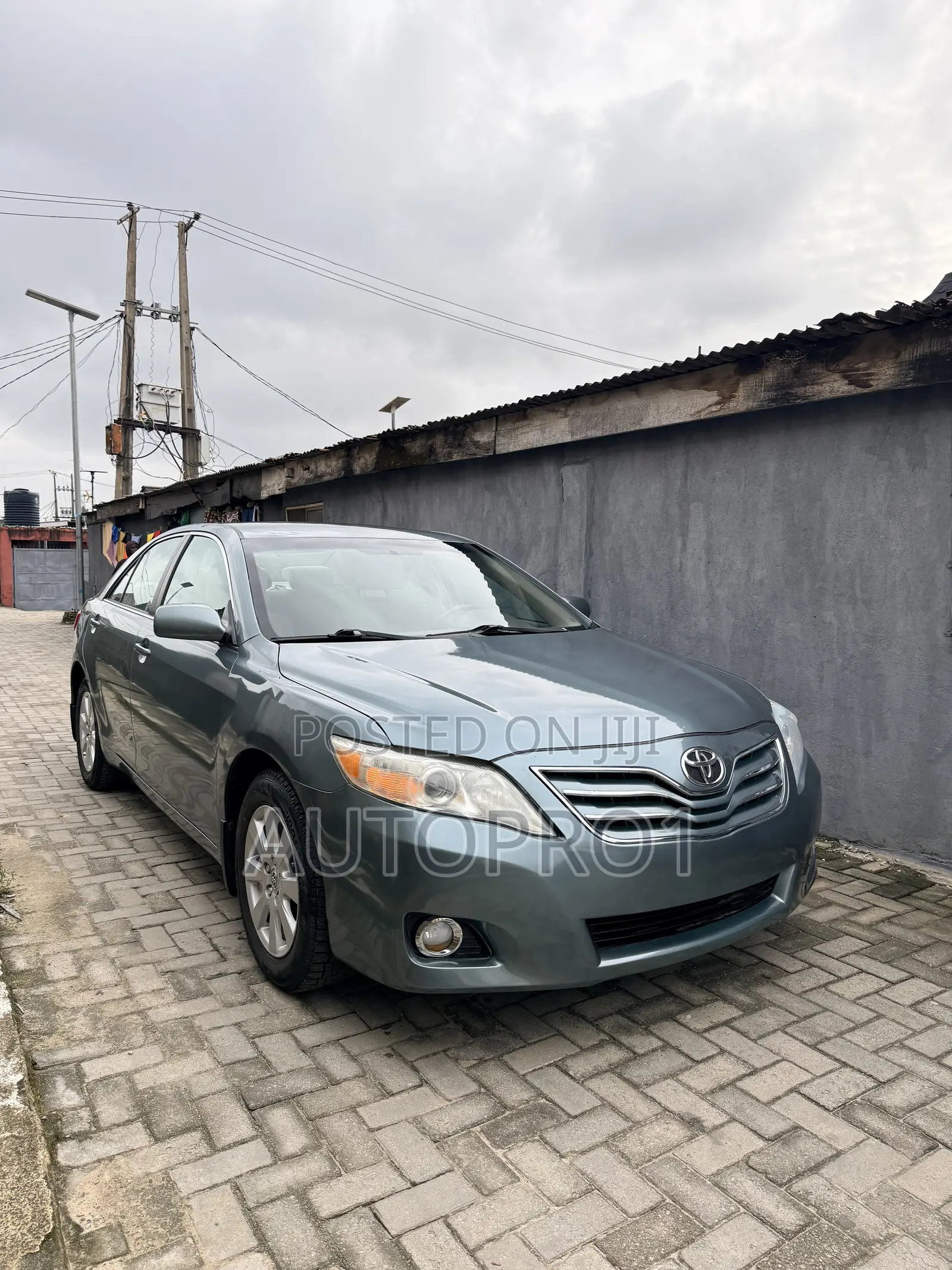 Toyota Camry LE 4dr Sedan (2.5L 4cyl 6AM) 2010