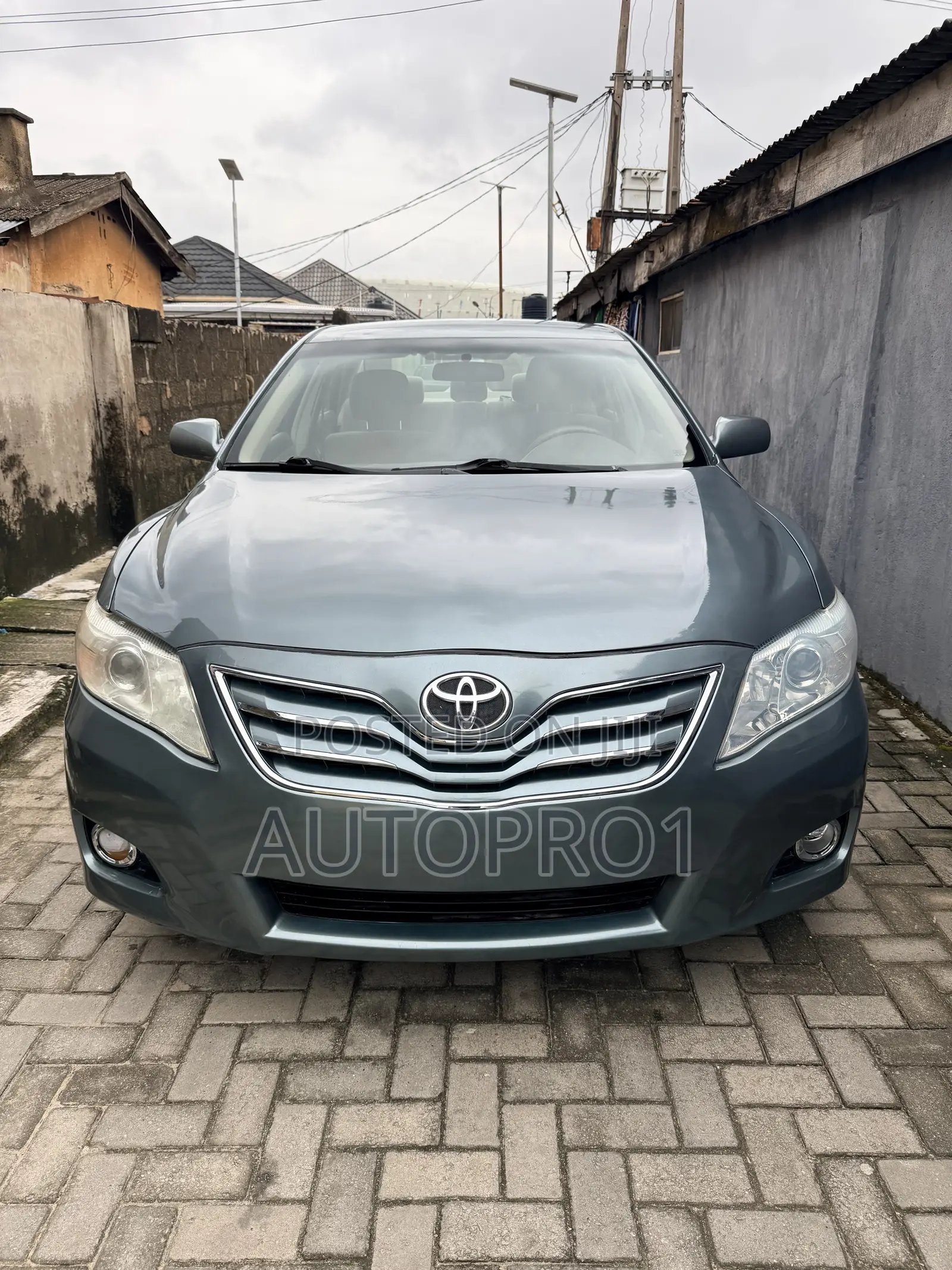 Toyota Camry LE 4dr Sedan (2.5L 4cyl 6AM) 2010