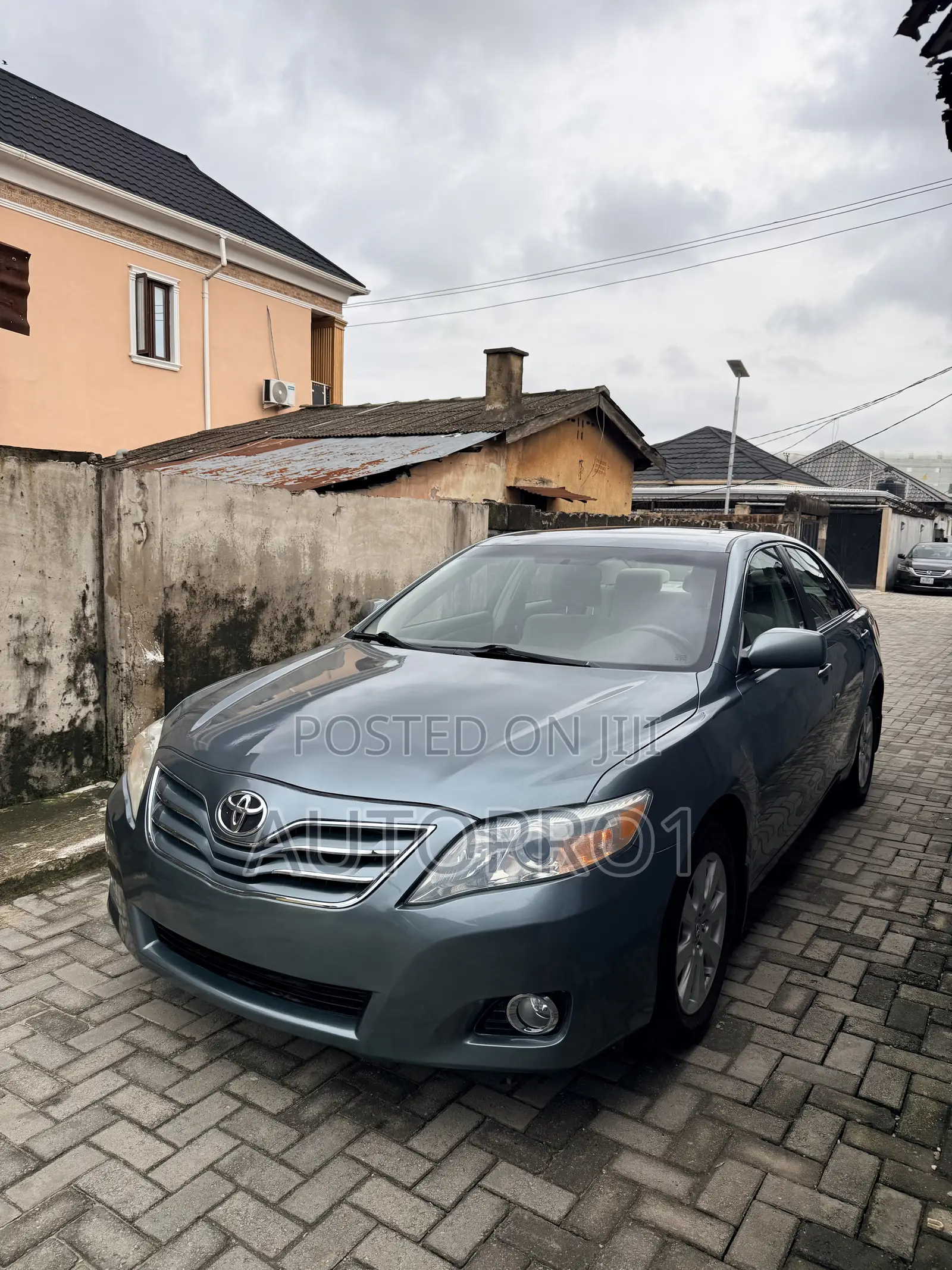 Toyota Camry LE 4dr Sedan (2.5L 4cyl 6AM) 2010