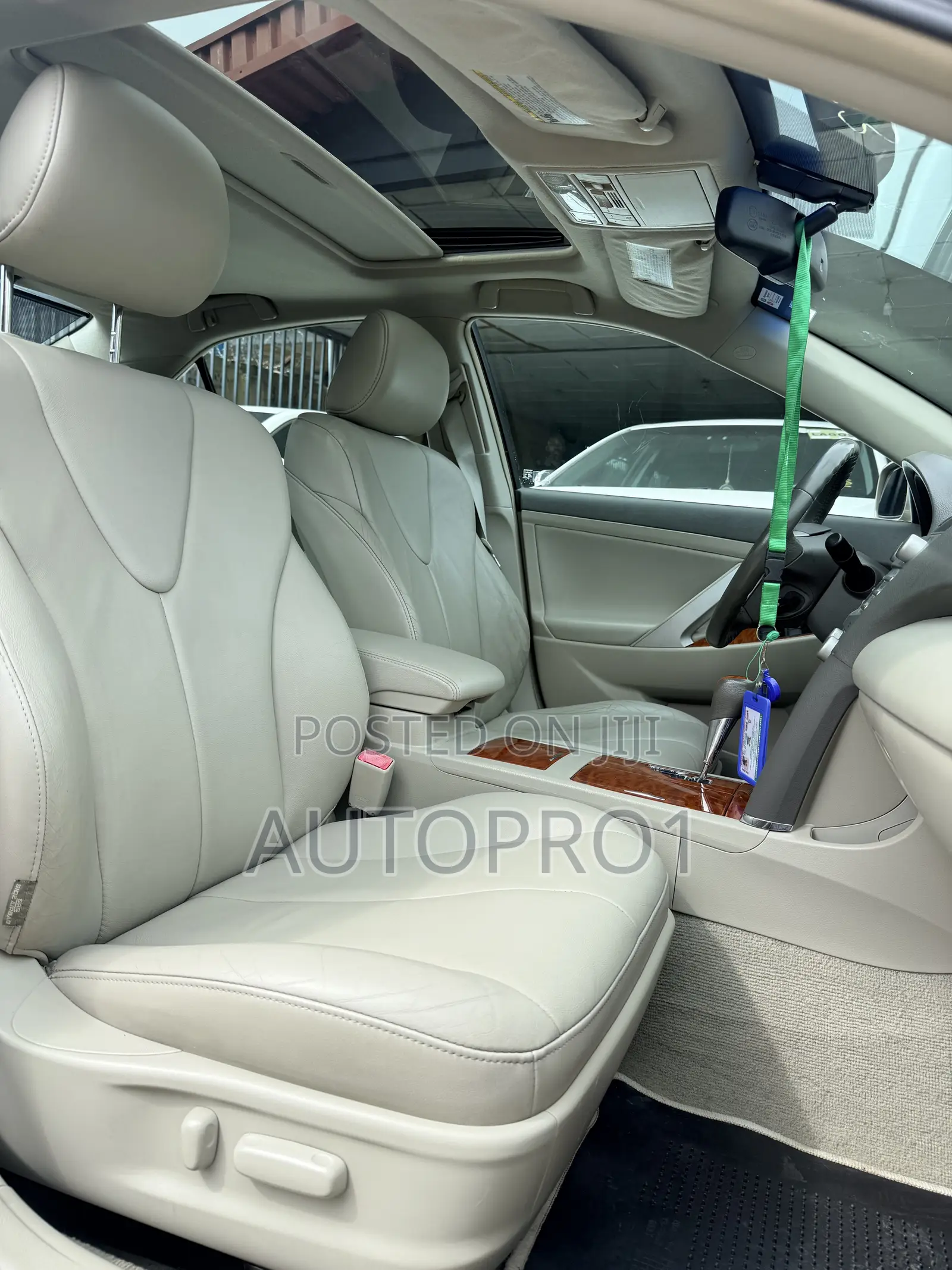 Toyota Camry XLE V6 4dr Sedan (3.5L 6cyl 6AM) 2008 Gold