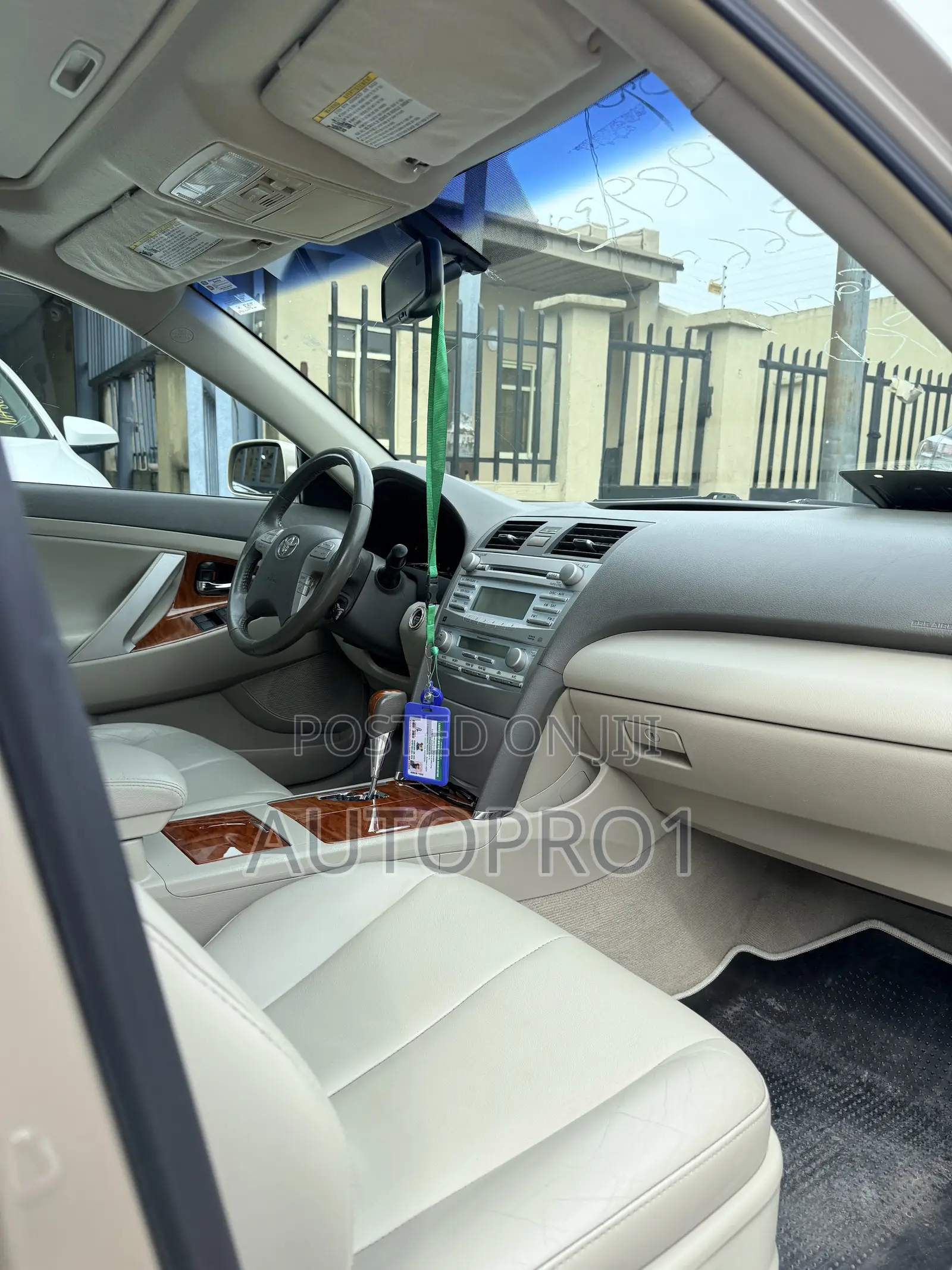 Toyota Camry XLE V6 4dr Sedan (3.5L 6cyl 6AM) 2008 Gold