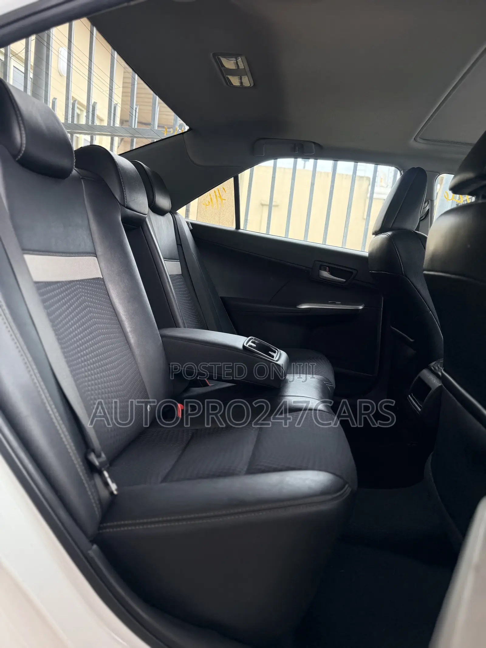 Toyota Camry SE 4dr Sedan (2.5L 4cyl 6A) 2013 White