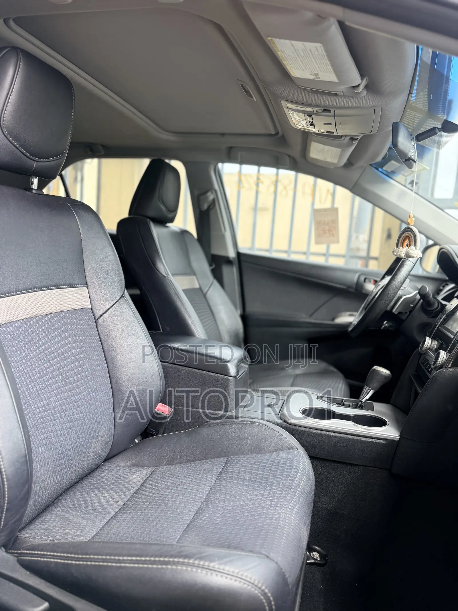 Toyota Camry SE 4dr Sedan (2.5L 4cyl 6A) 2013 White