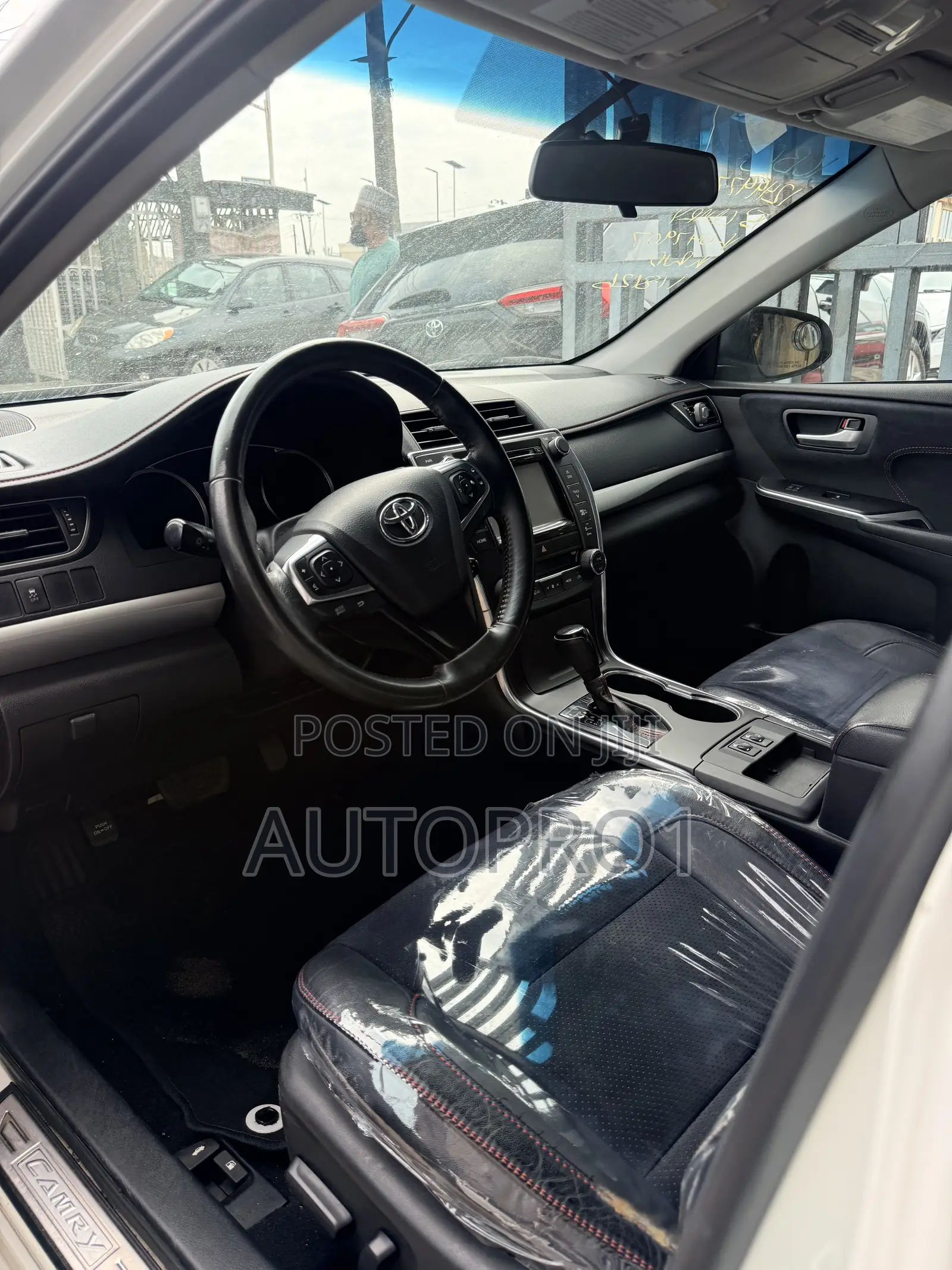 Toyota Camry XSE 4dr Sedan (2.5L 4cyl 6A) 2015 White