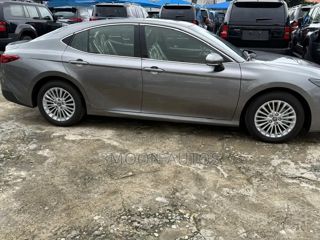 New Toyota Camry XLE AWD 2026 Gray