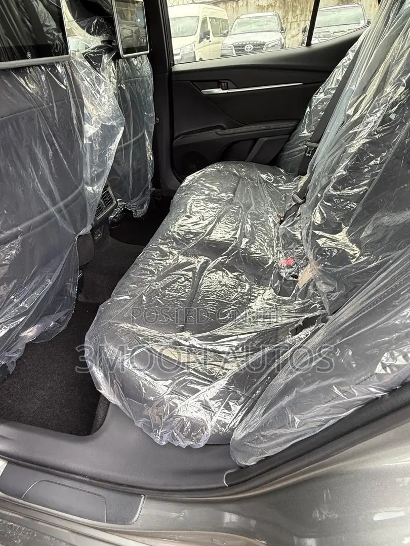 New Toyota Camry XLE AWD 2026 Gray