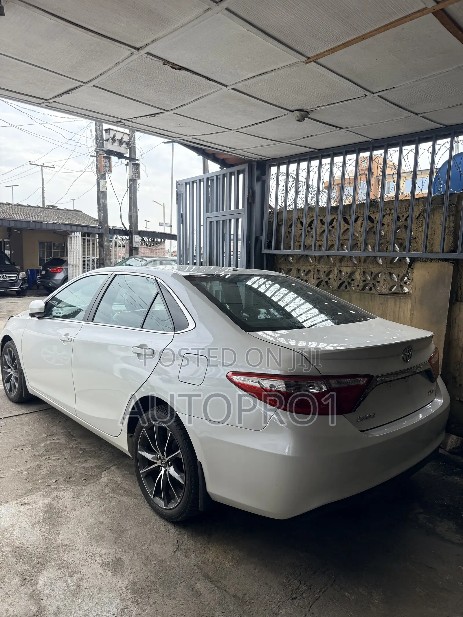 Toyota Camry XSE 4dr Sedan (2.5L 4cyl 6A) 2015 White