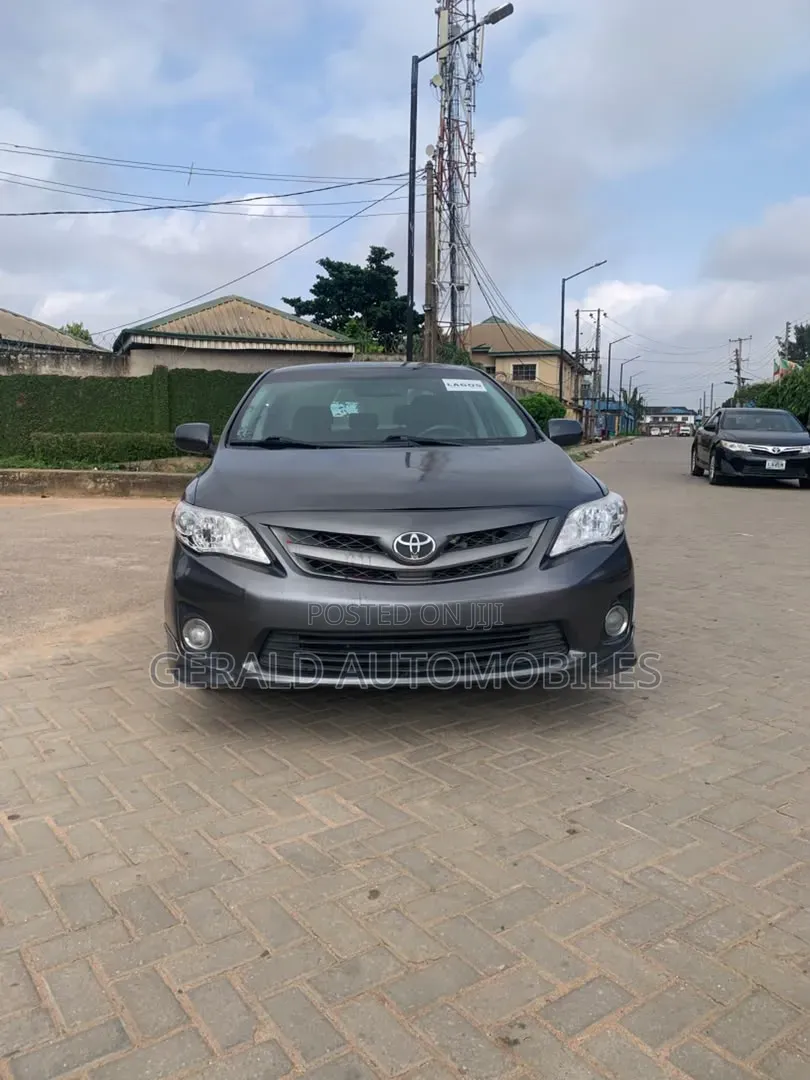 Toyota Corolla 2012 Gray