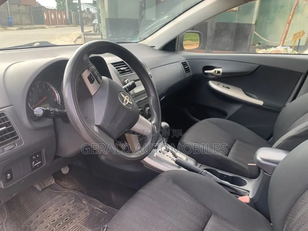 Toyota Corolla 2012 Gray