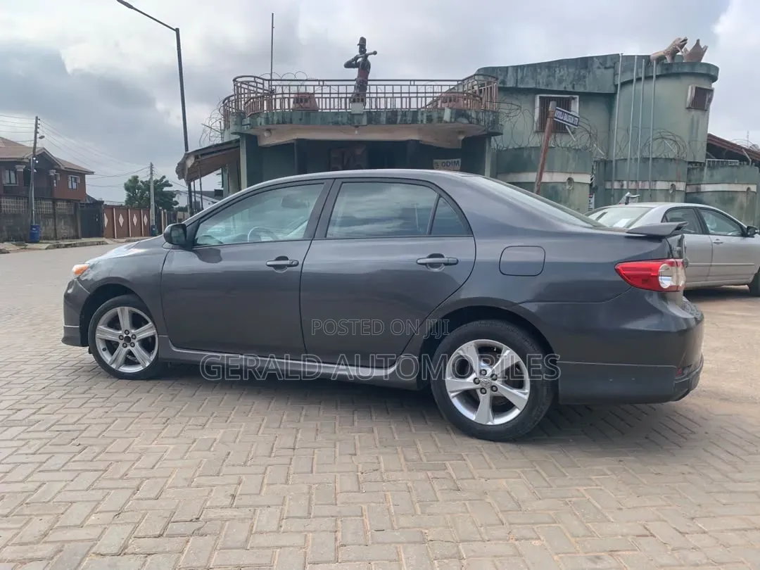 Toyota Corolla 2012 Gray