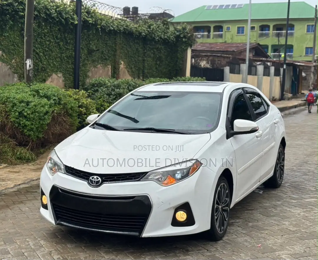 Toyota Corolla S 4dr Sedan (1.8L 4cyl CVT) 2015 White