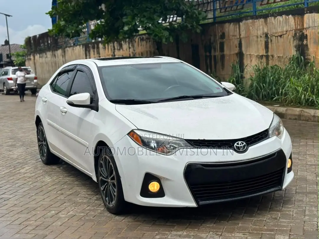 Toyota Corolla S 4dr Sedan (1.8L 4cyl CVT) 2015 White