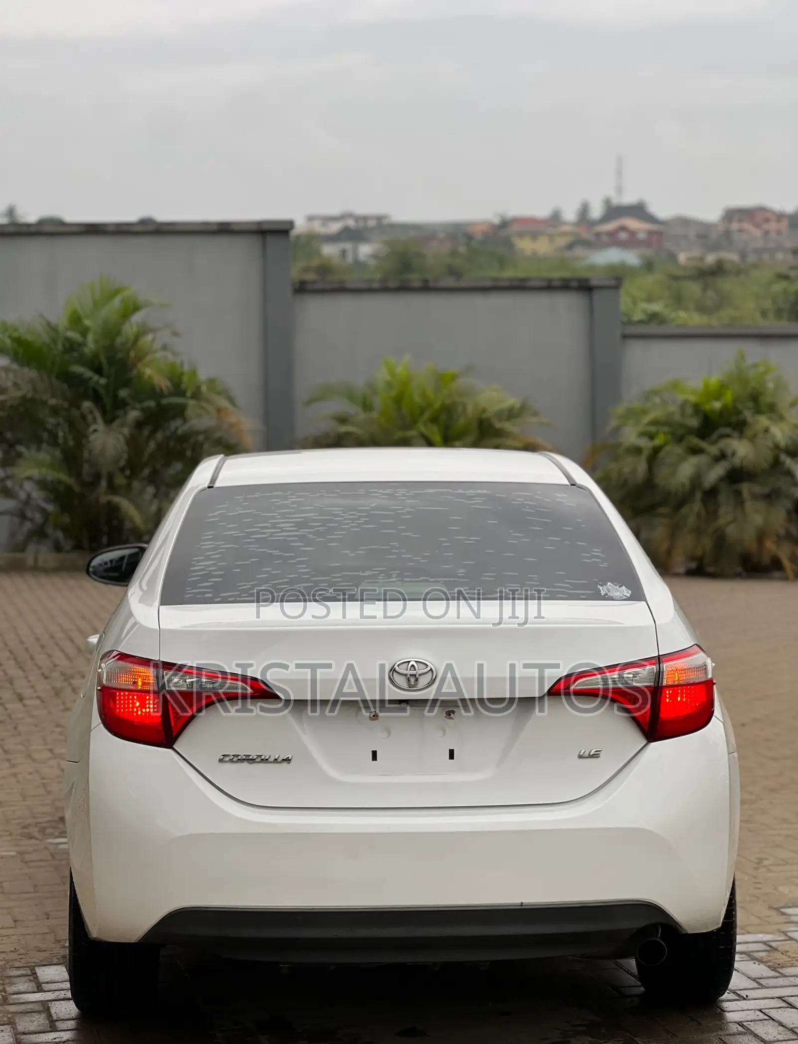 Toyota Corolla LE 4dr Sedan (1.8L 4cyl CVT) 2014 White
