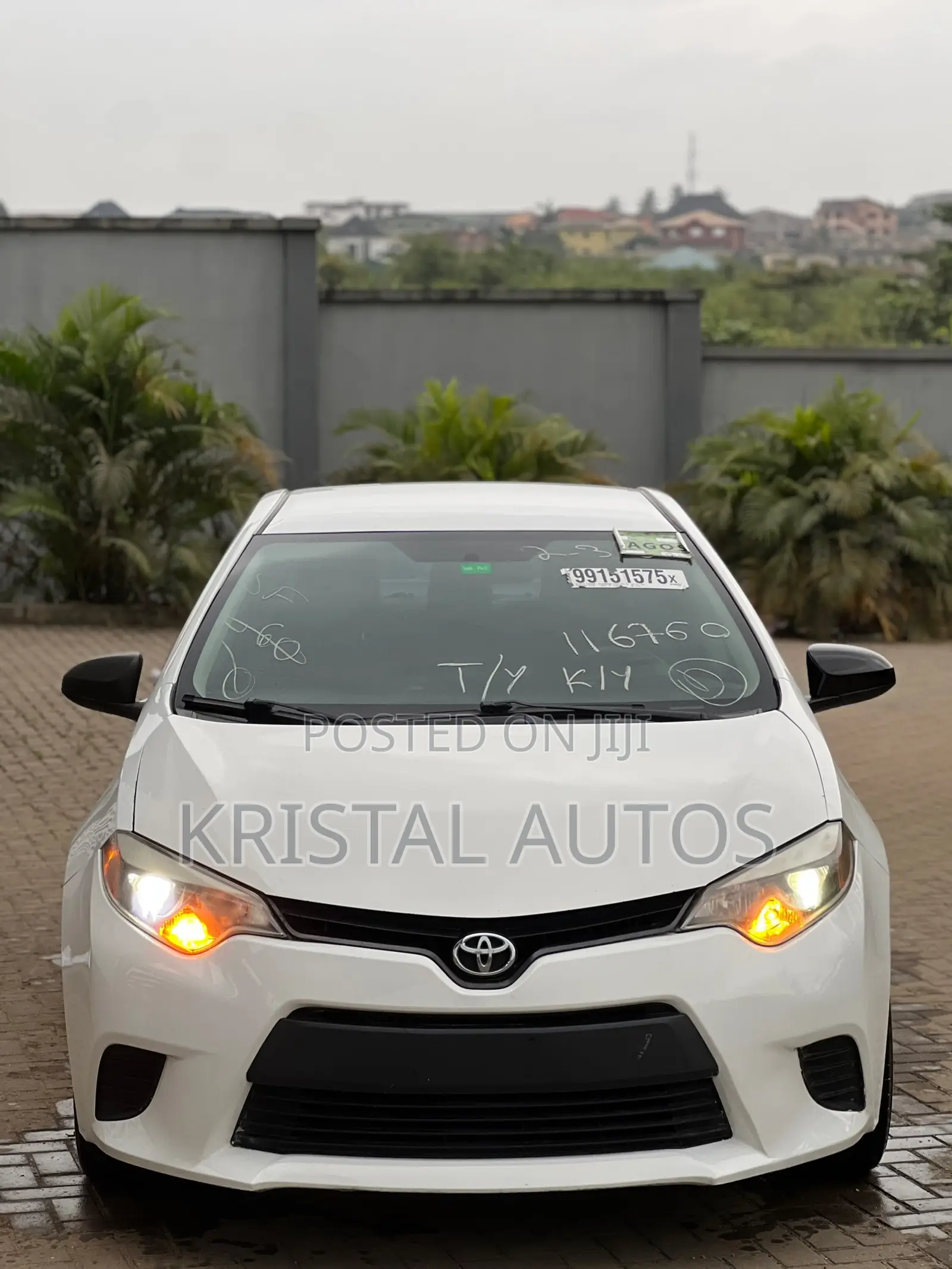 Toyota Corolla LE 4dr Sedan (1.8L 4cyl CVT) 2014 White