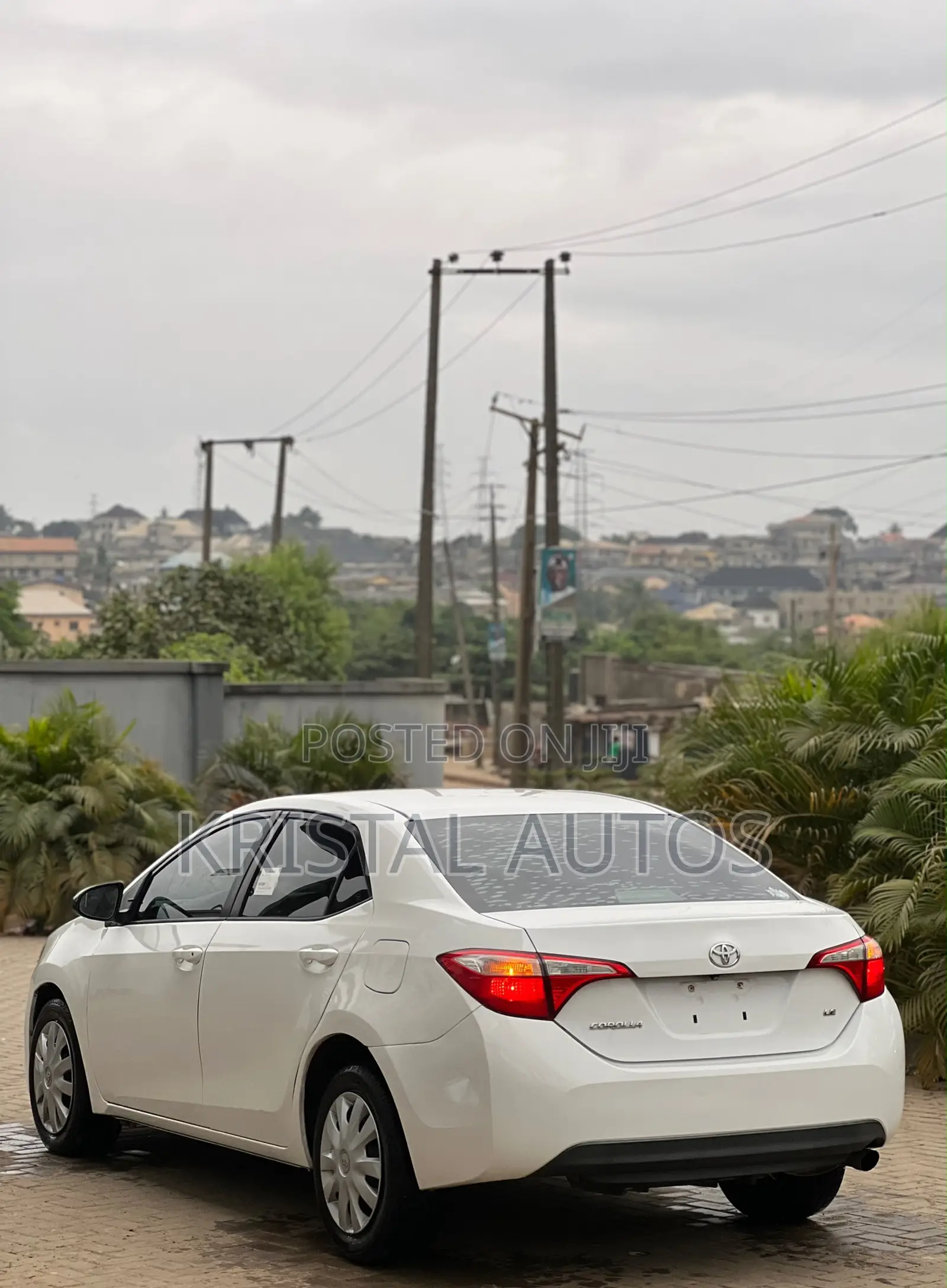 Toyota Corolla LE 4dr Sedan (1.8L 4cyl CVT) 2014 White