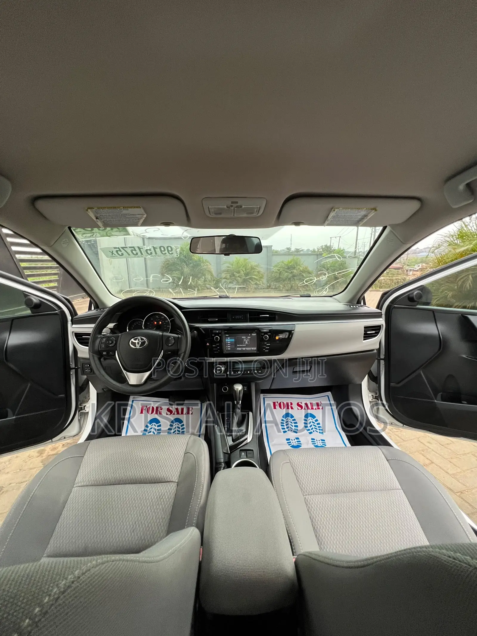 Toyota Corolla LE 4dr Sedan (1.8L 4cyl CVT) 2014 White