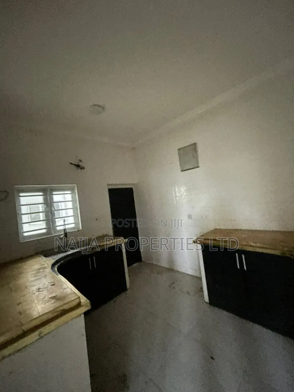 4bdrm Townhouse / Terrace in Celemedu, Awoyaya for rent
