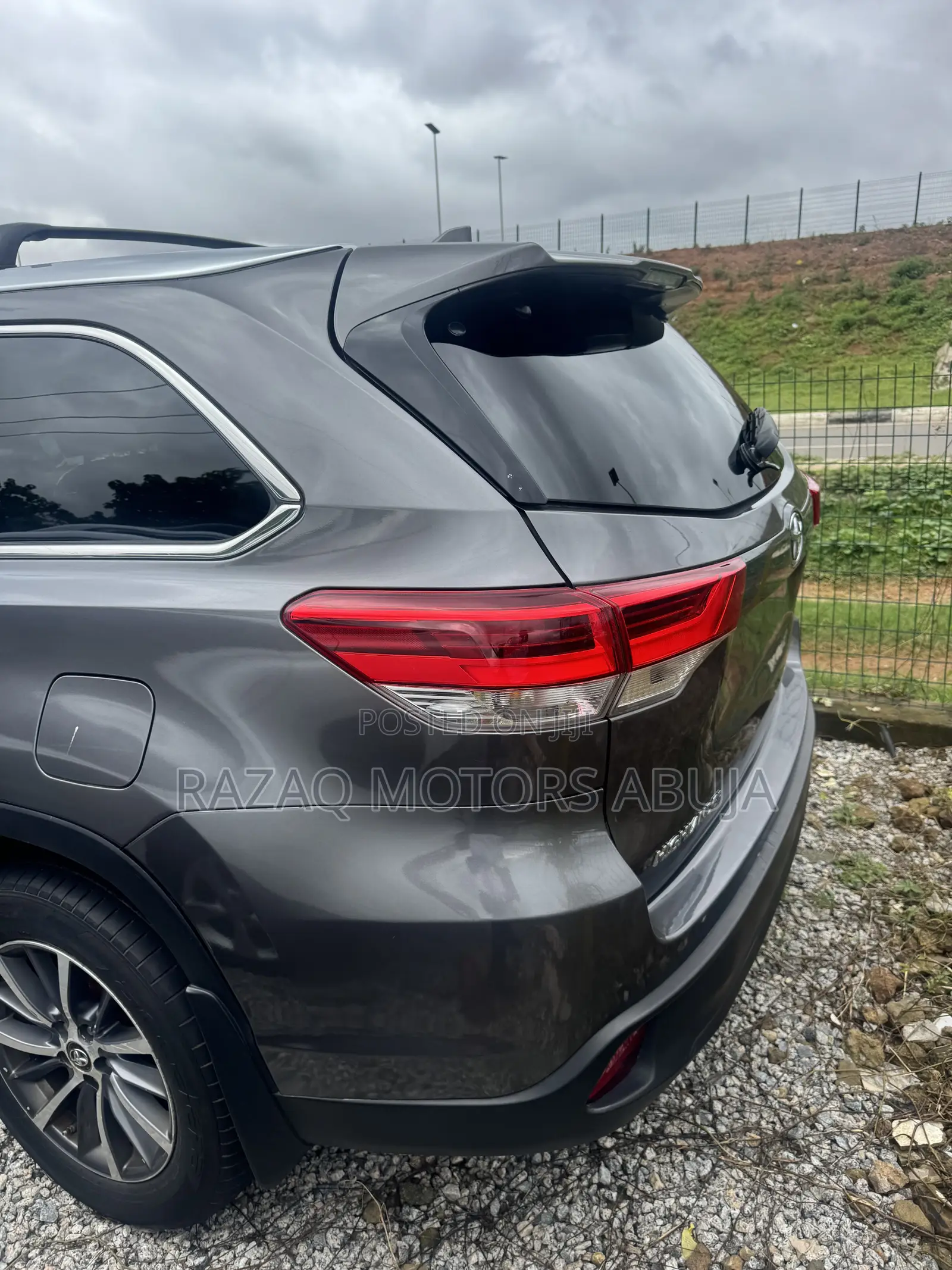 Toyota Highlander XLE 4x4 V6 (3.5L 6cyl 8A) 2018 Gray