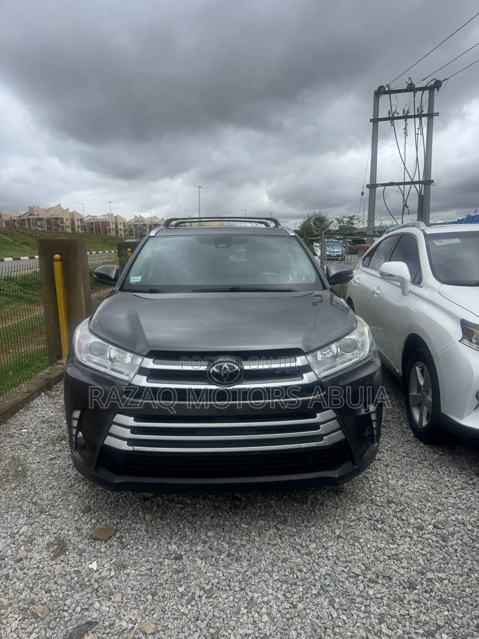 Toyota Highlander XLE 4x4 V6 (3.5L 6cyl 8A) 2018 Gray