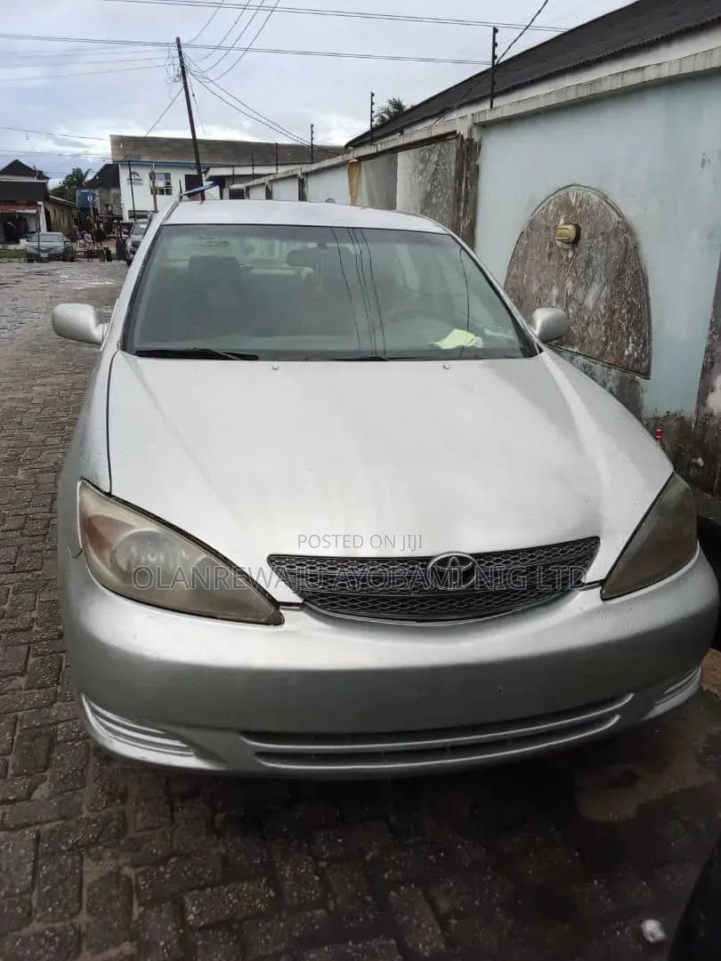 Toyota Camry 2004 Gold