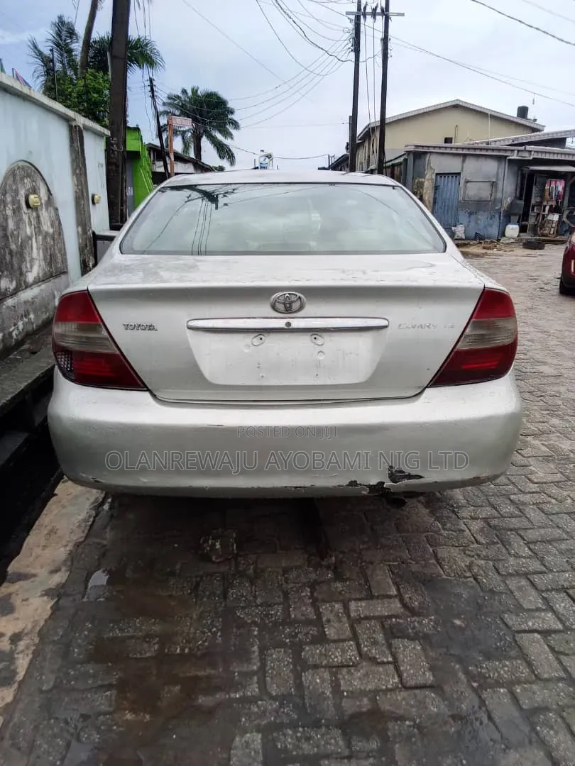 Toyota Camry 2004 Gold
