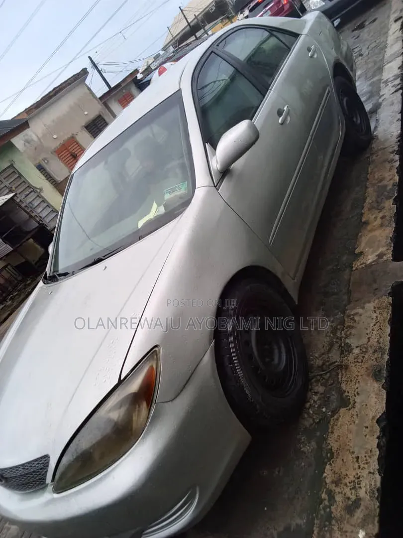 Toyota Camry 2004 Gold