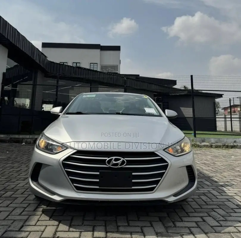 Hyundai Elantra Sport Sedan FWD (1.6L 4cyl 6M) 2017 Silver