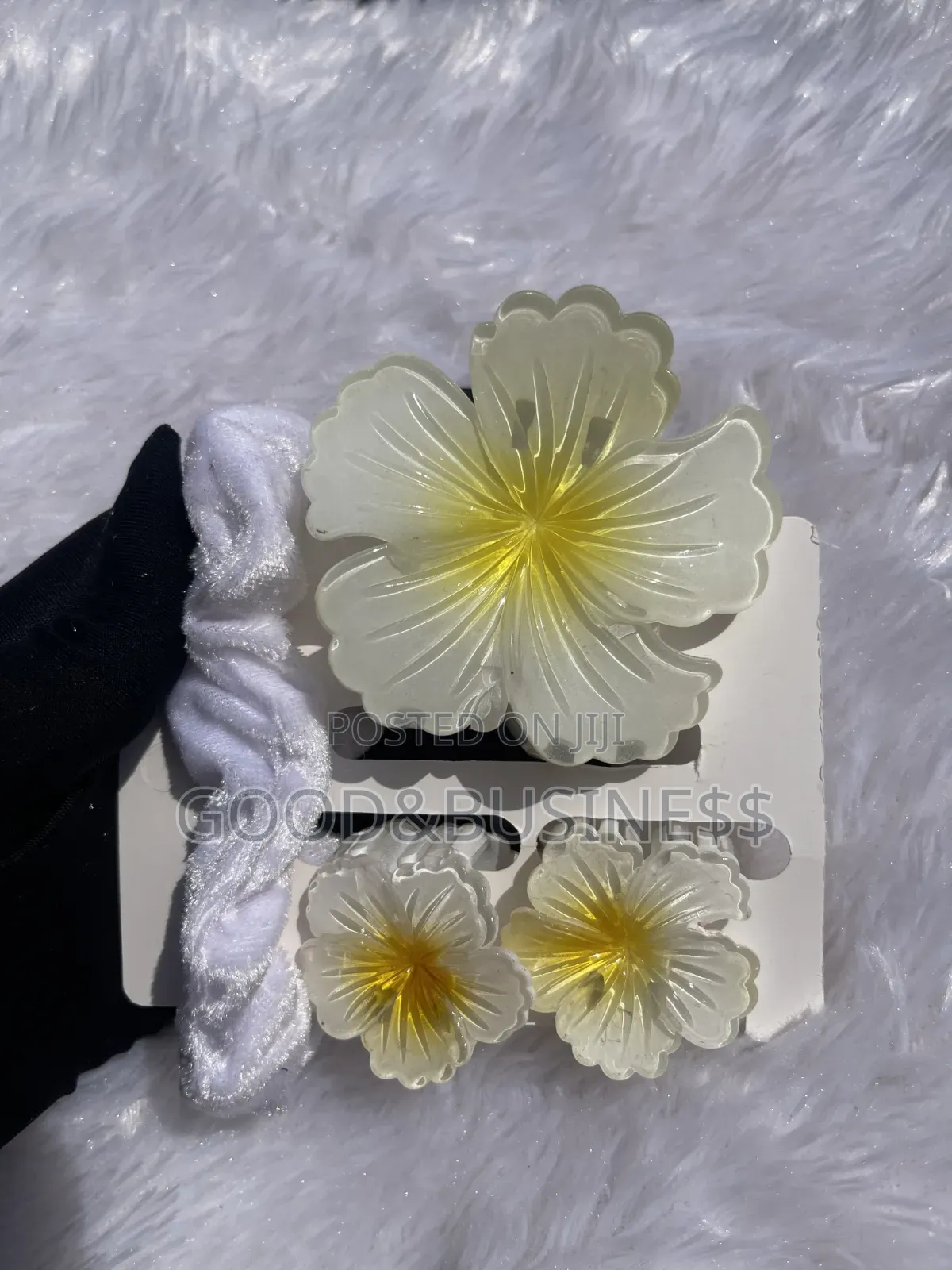 4 in 1 Floral Claw Clips and Scrunchie