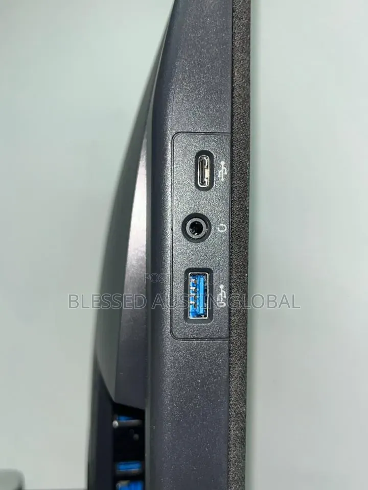 Dell 24 Inches Frameless Monitor With Webcam for Live Streaming