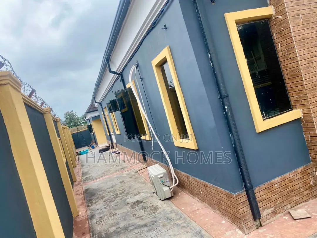 5bdrm Bungalow in Biala Estate., Iwo Road for sale