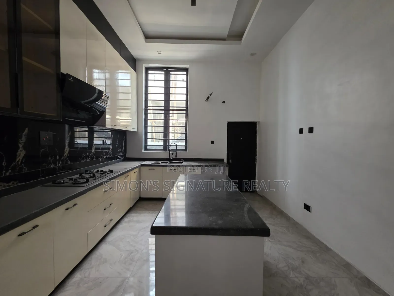 4bdrm Duplex in Chevron for rent