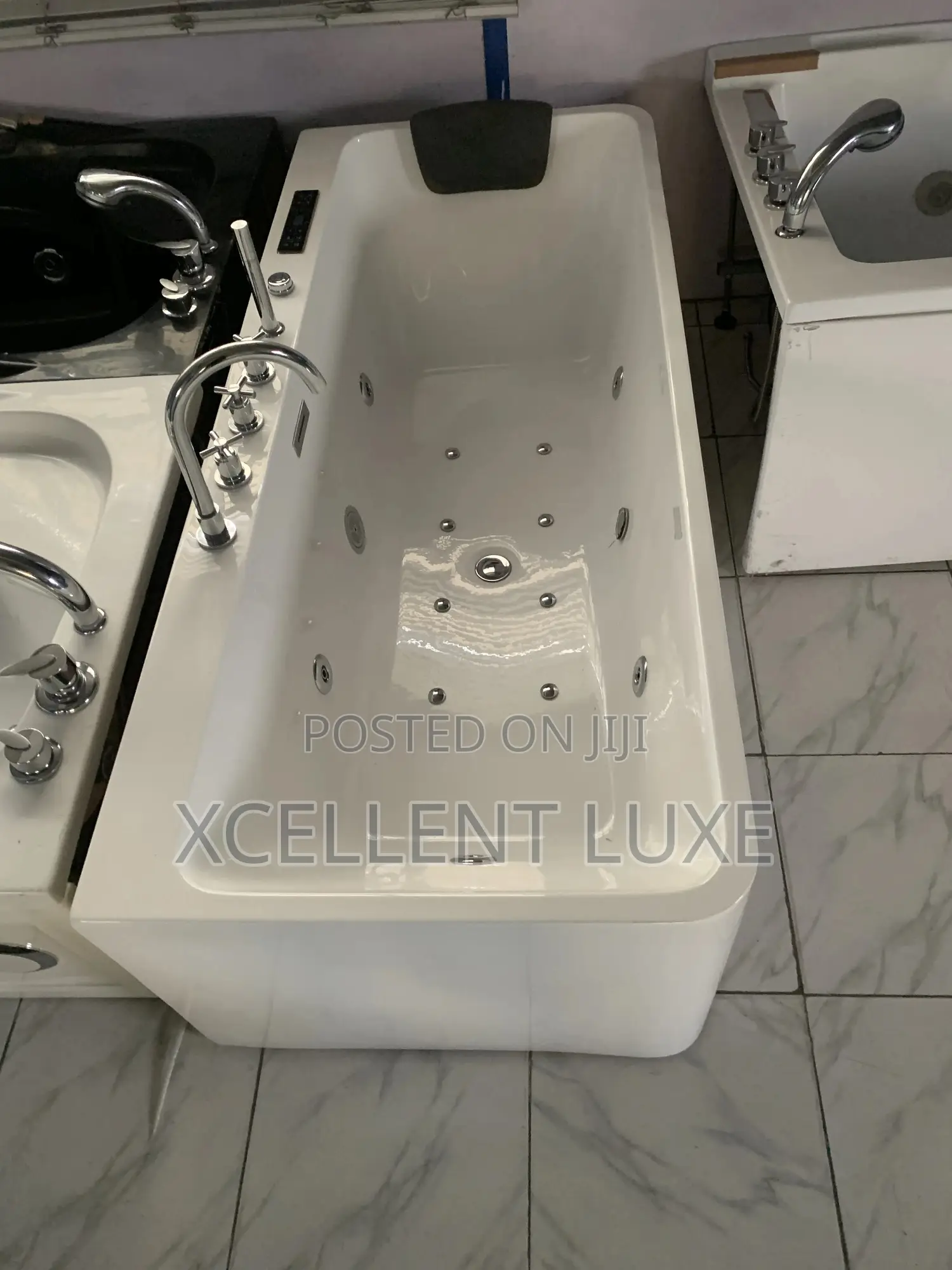 Acrylic Single Jacuzzi Massage Bathtub English Standard