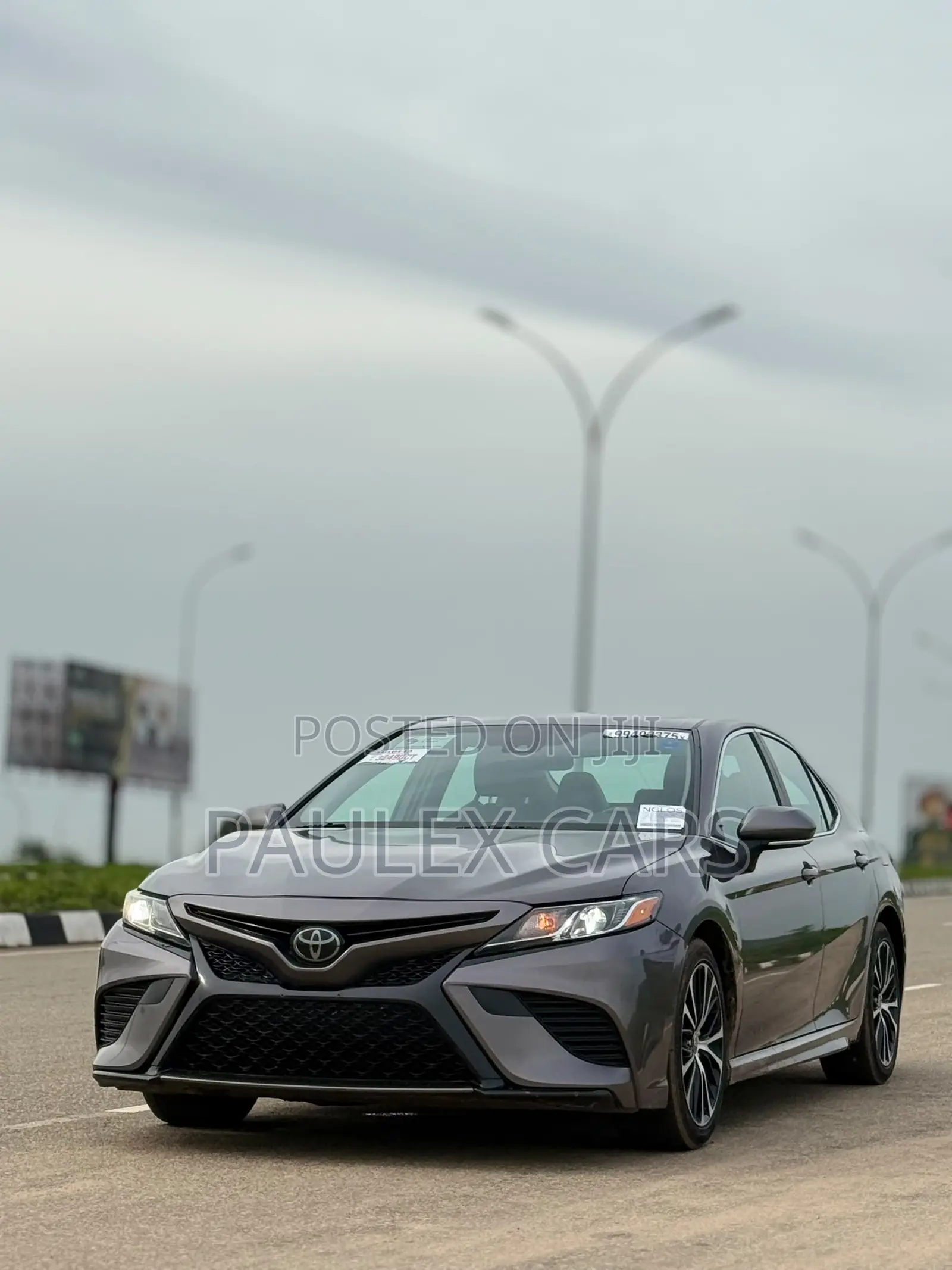 Toyota Camry SE 2021 Gray