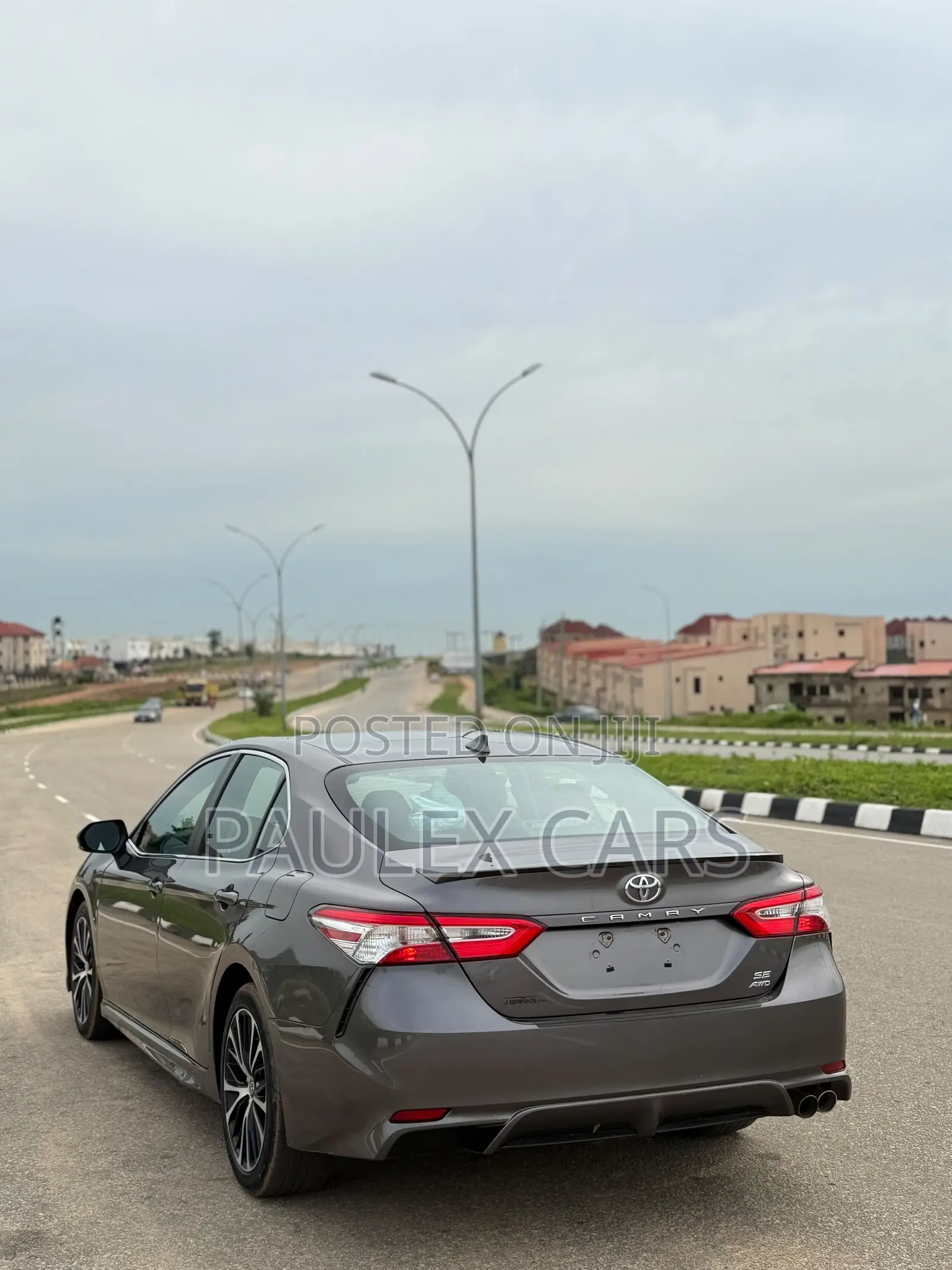 Toyota Camry SE 2021 Gray
