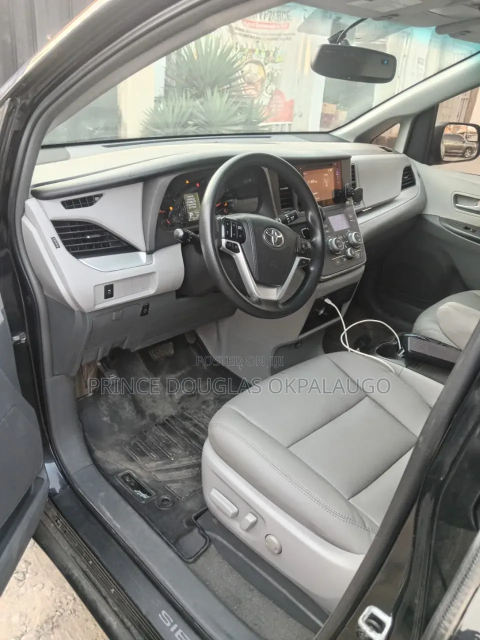 Toyota Sienna XLE Premium 7 Passenger (3.5L 6cyl 8A) 2017 Black