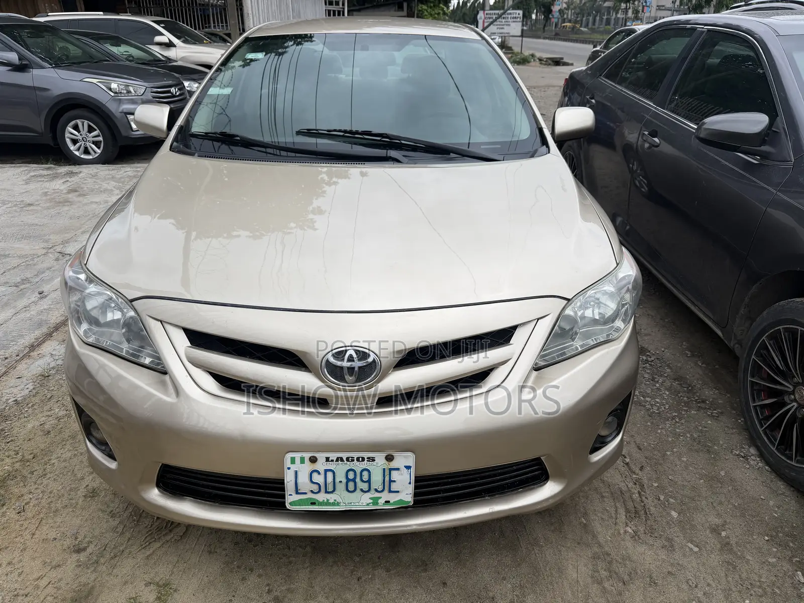 Toyota Corolla LE 4dr Sedan (1.8L 4cyl 4A) 2012 Gold