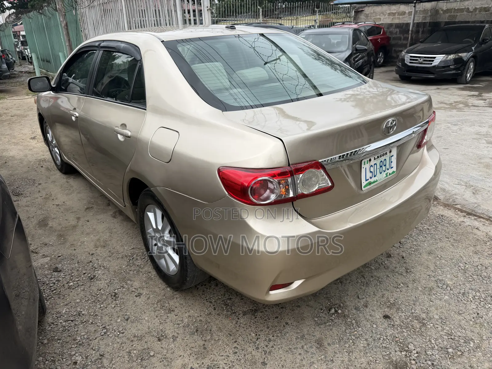 Toyota Corolla LE 4dr Sedan (1.8L 4cyl 4A) 2012 Gold