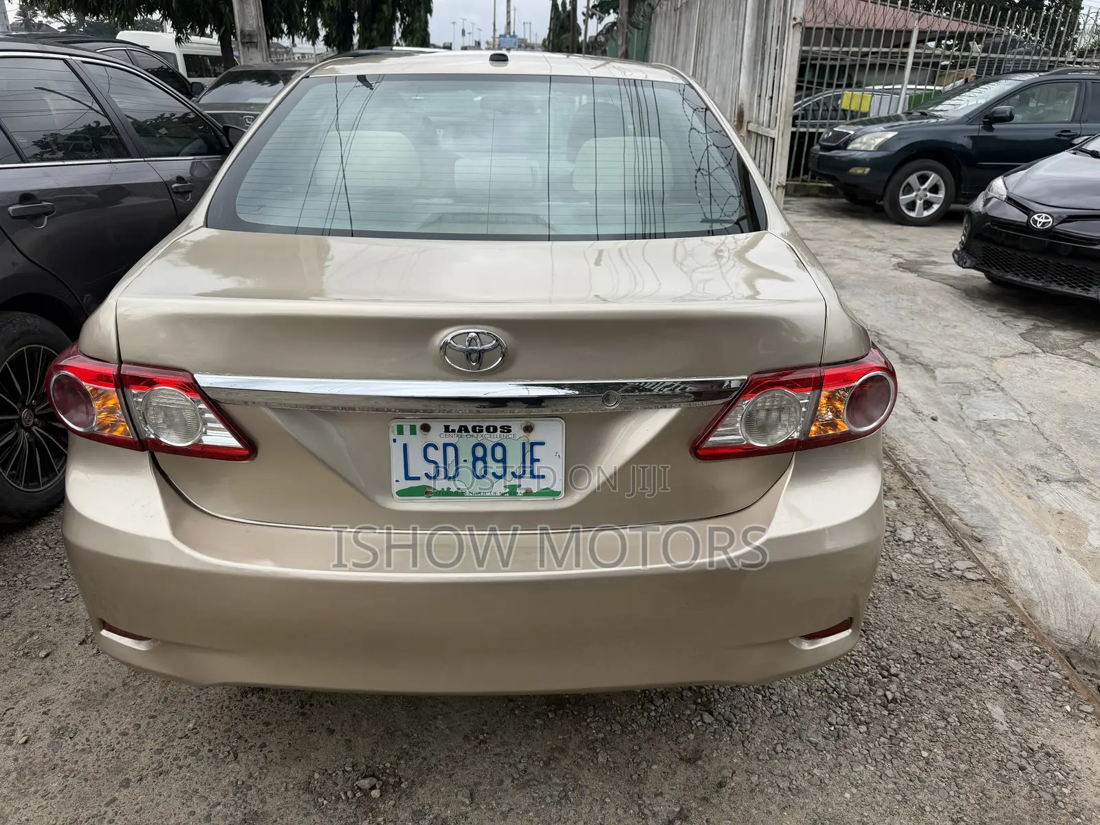 Toyota Corolla LE 4dr Sedan (1.8L 4cyl 4A) 2012 Gold
