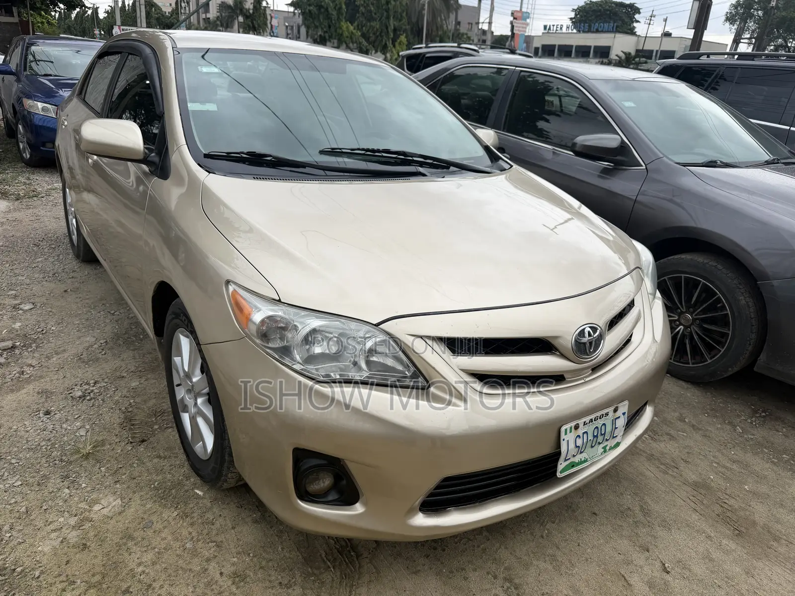 Toyota Corolla LE 4dr Sedan (1.8L 4cyl 4A) 2012 Gold