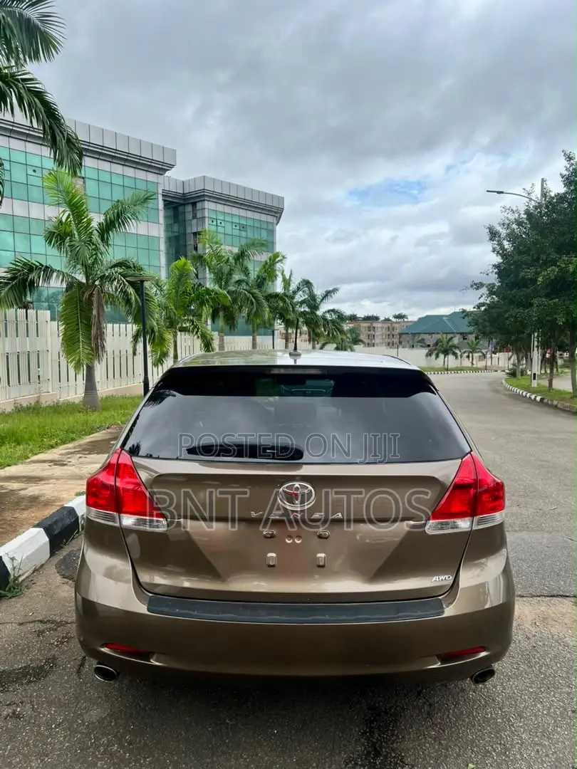 Toyota Venza LE 2012 Brown