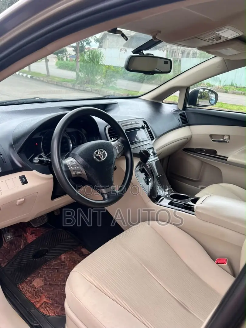 Toyota Venza LE 2012 Brown