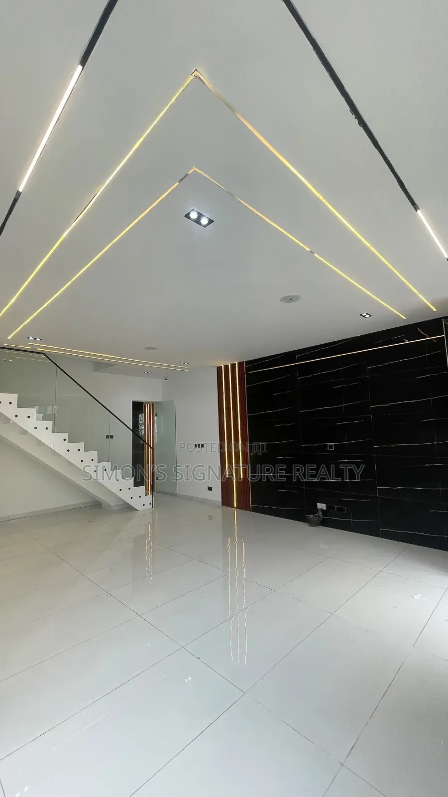 4bdrm Duplex in Chevron for sale