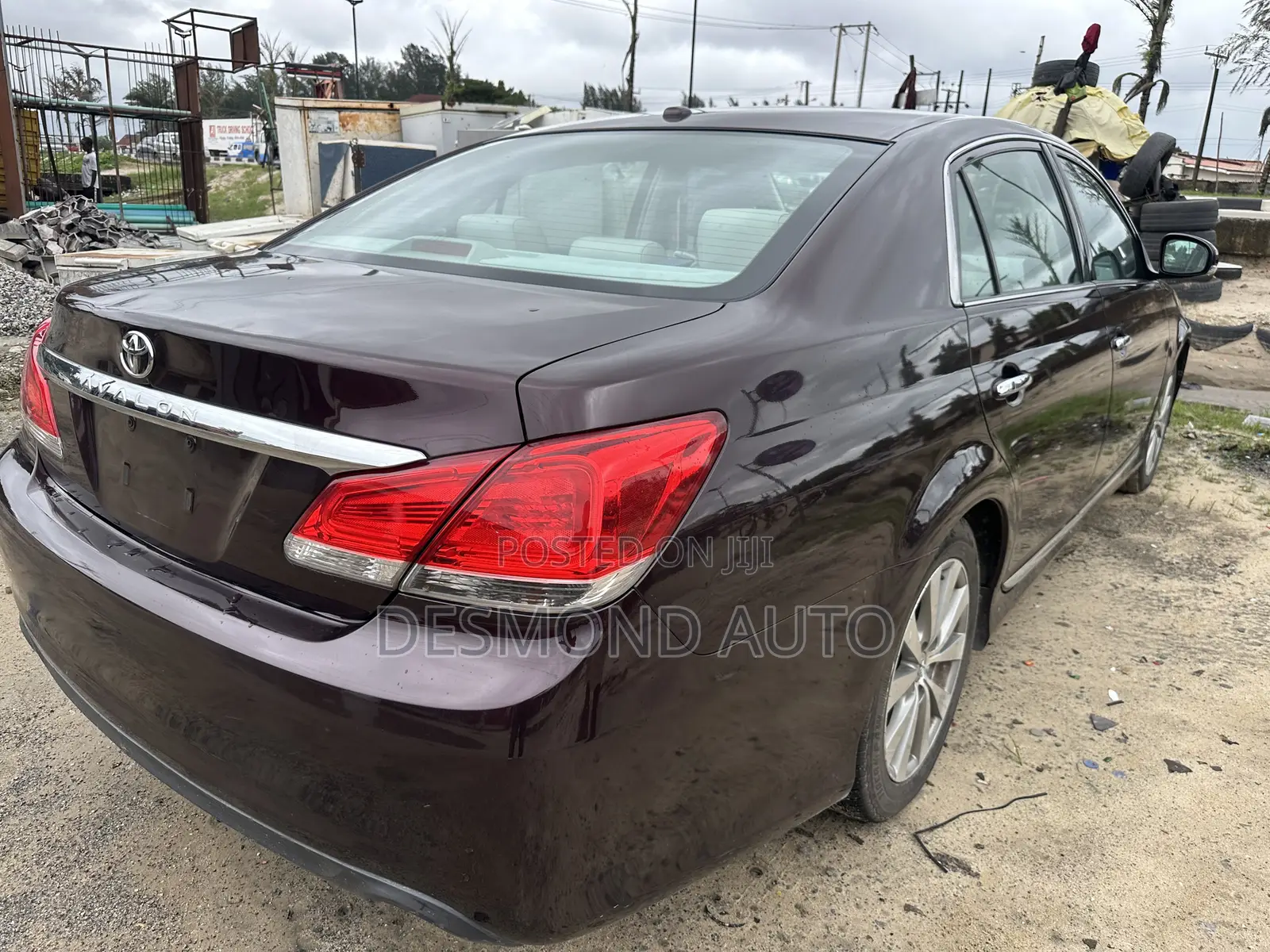 Toyota Avalon Base Seban FWD (3.5L 6cyl 6A) 2011 Brown