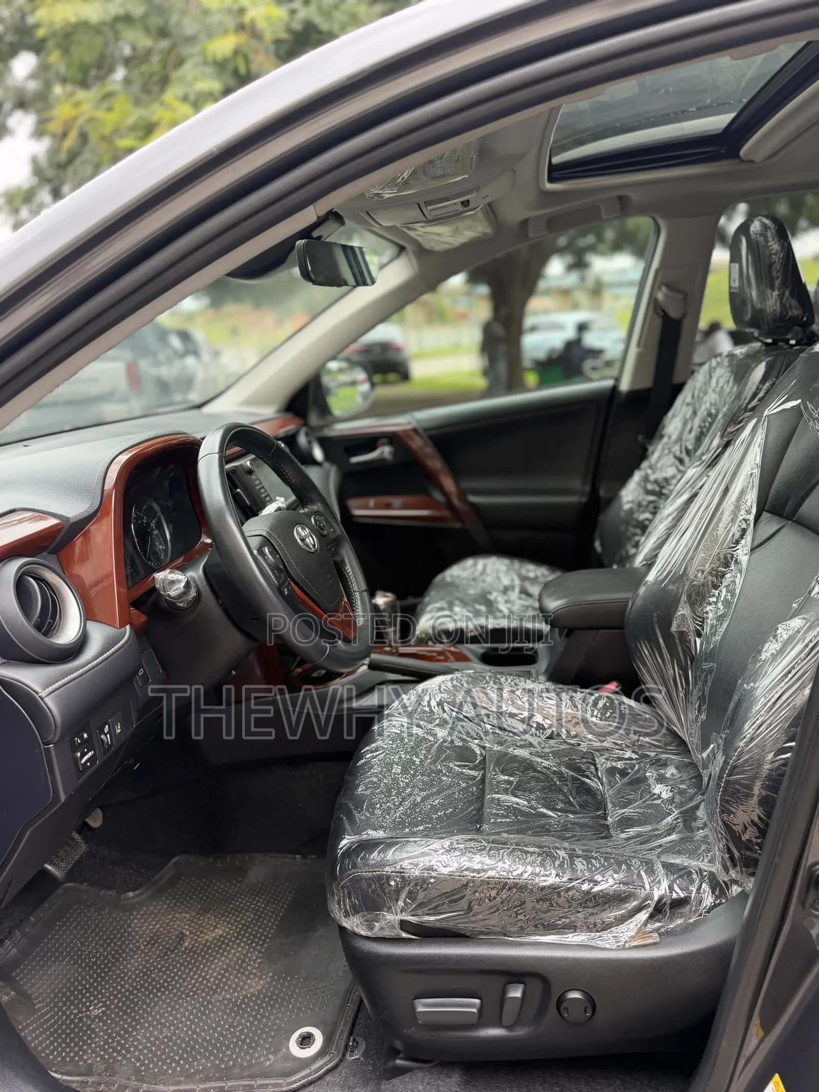 Toyota RAV4 Limited 4dr SUV (2.5L 4cyl 6A) 2018 Gray
