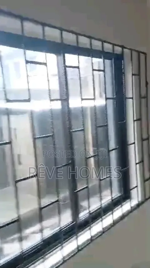 3bdrm Block of Flats in Millenuim/UPS for rent