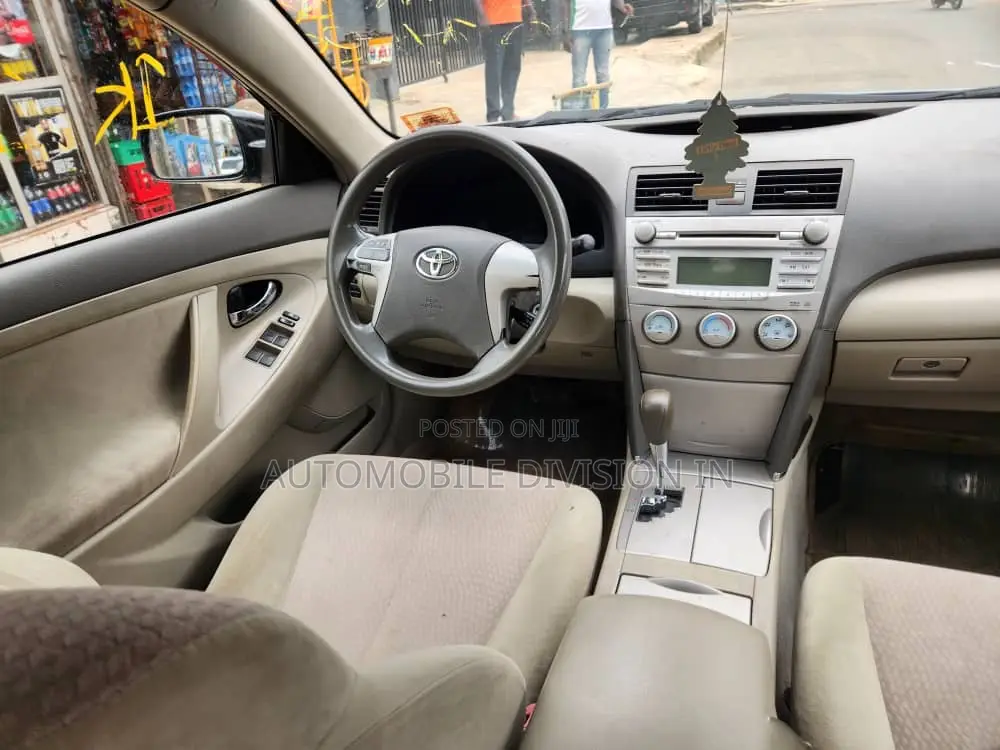 Toyota Camry LE 4dr Sedan (2.5L 4cyl 6AM) 2010 Black