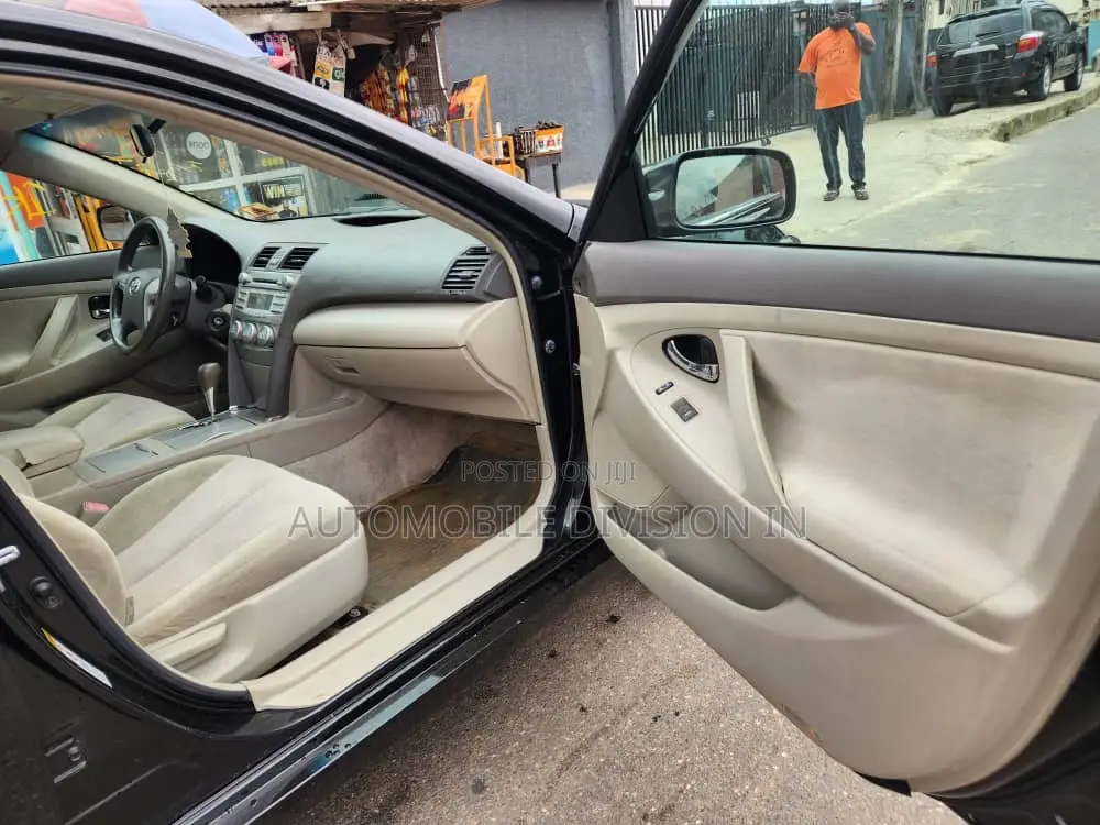 Toyota Camry LE 4dr Sedan (2.5L 4cyl 6AM) 2010 Black
